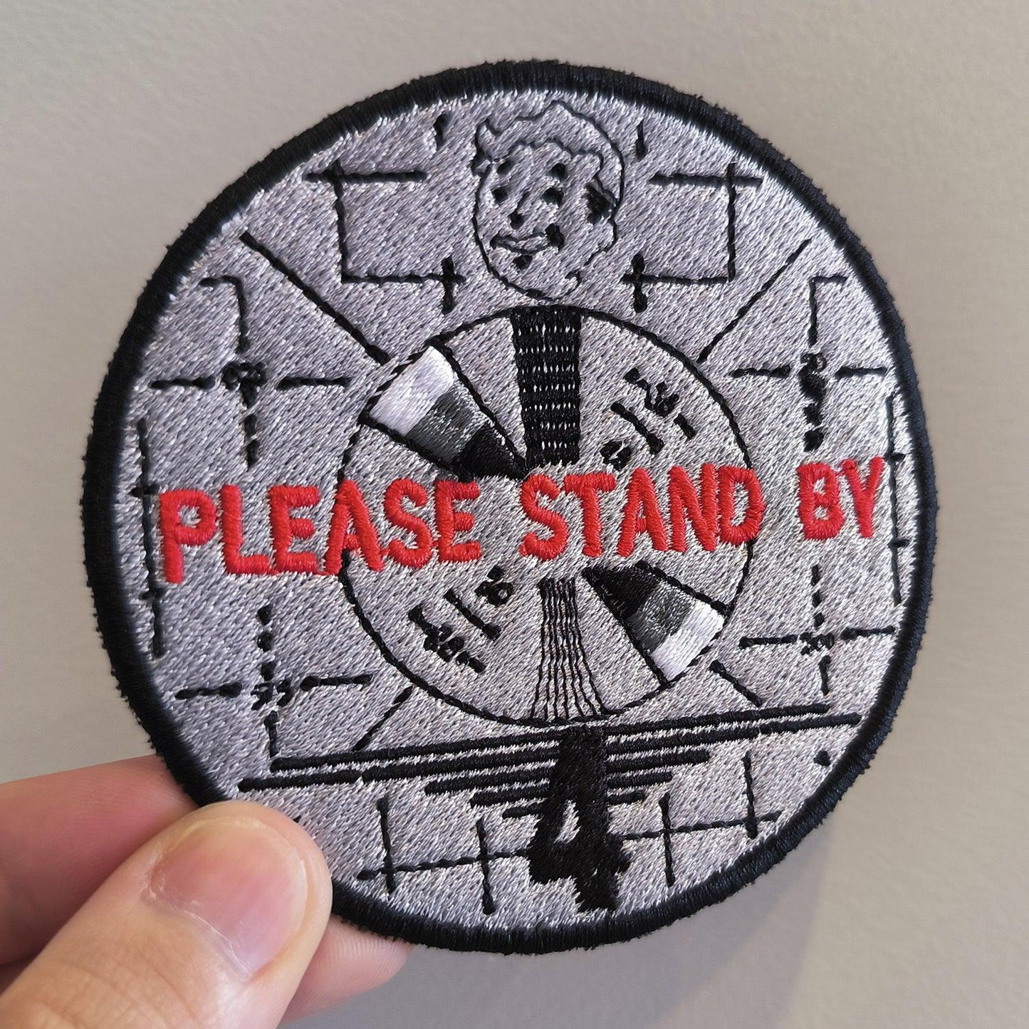 Parche Bordado Fallout Please Stand By - Valkynea