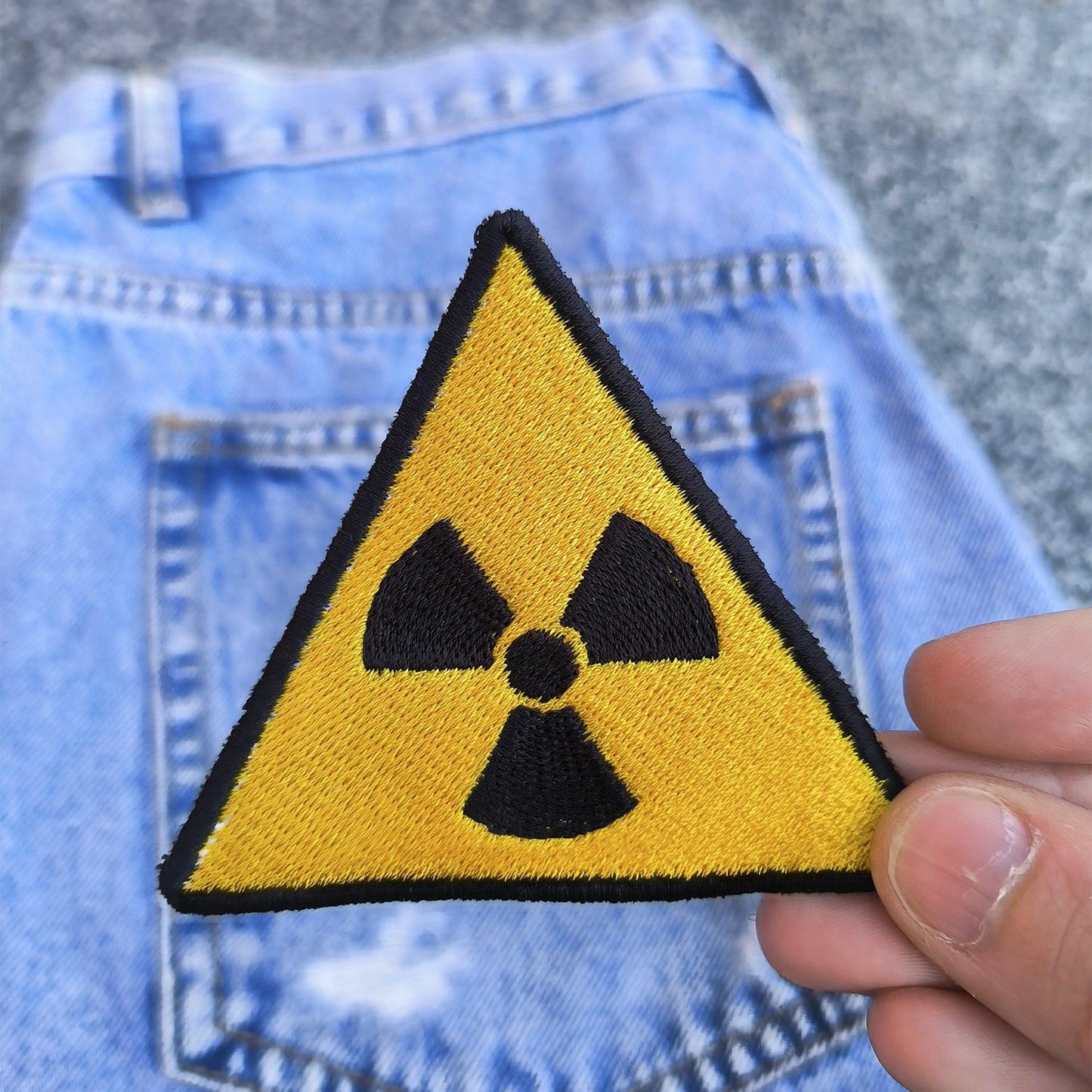 Parche Bordado Fallout Señal de Radiación - Valkynea