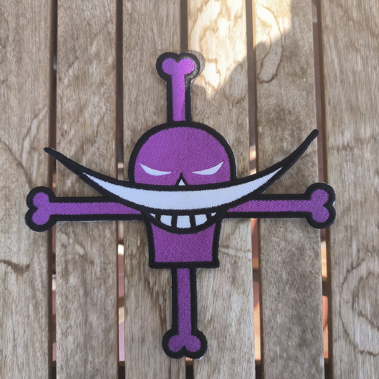 Parche Bordado Anime Calavera One Piece Barba Blanca - Valkynea
