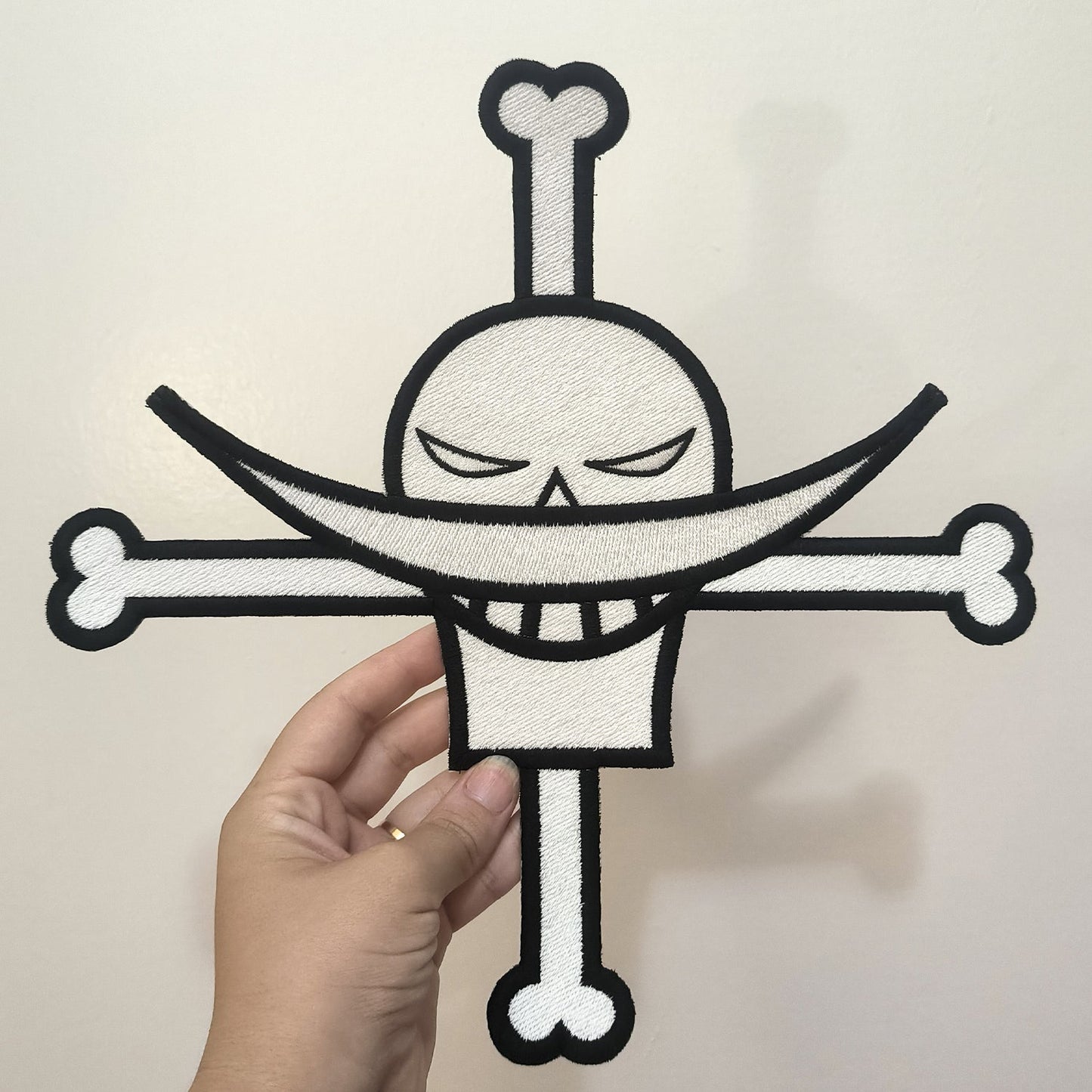 Parche Bordado Anime Calavera One Piece Barba Blanca - Valkynea