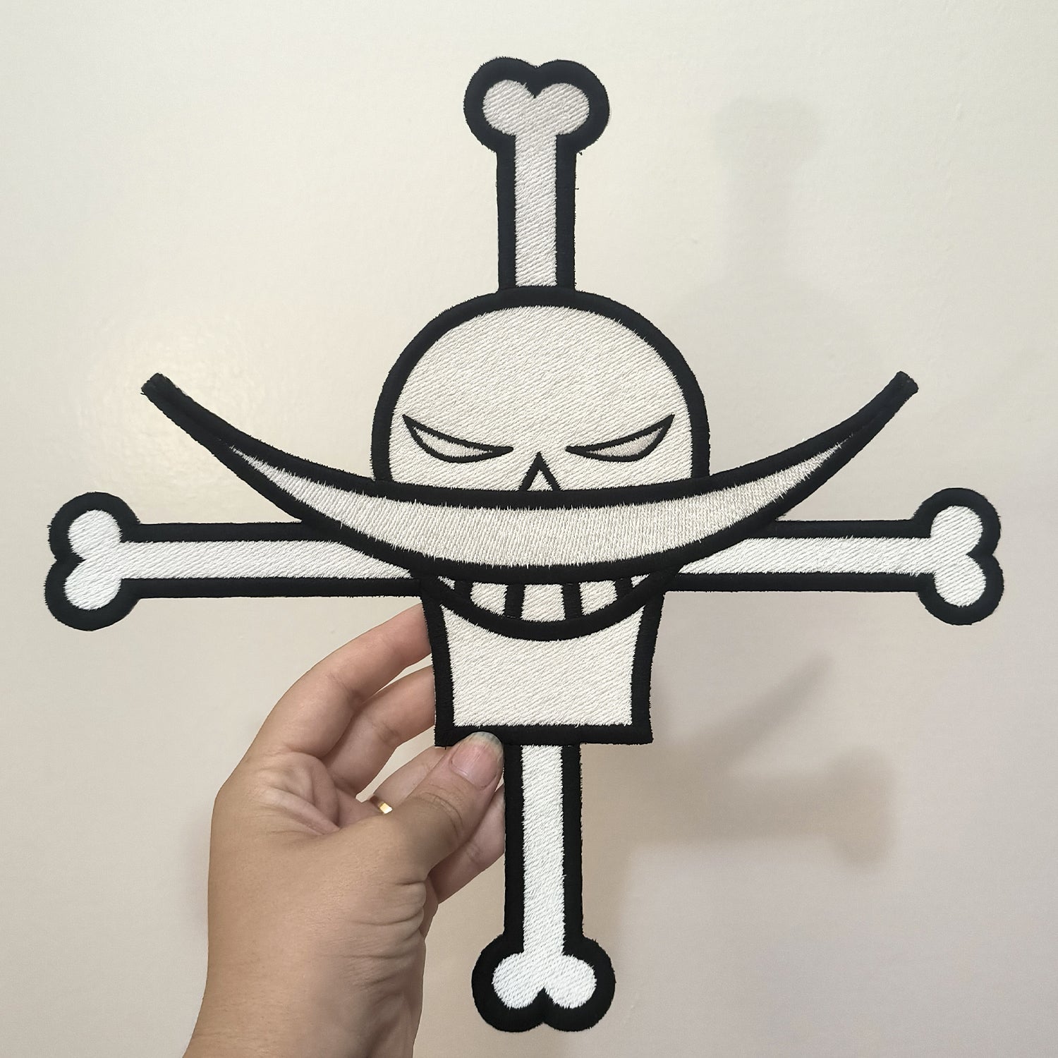 Parche Bordado Anime Calavera One Piece Barba Blanca - Valkynea