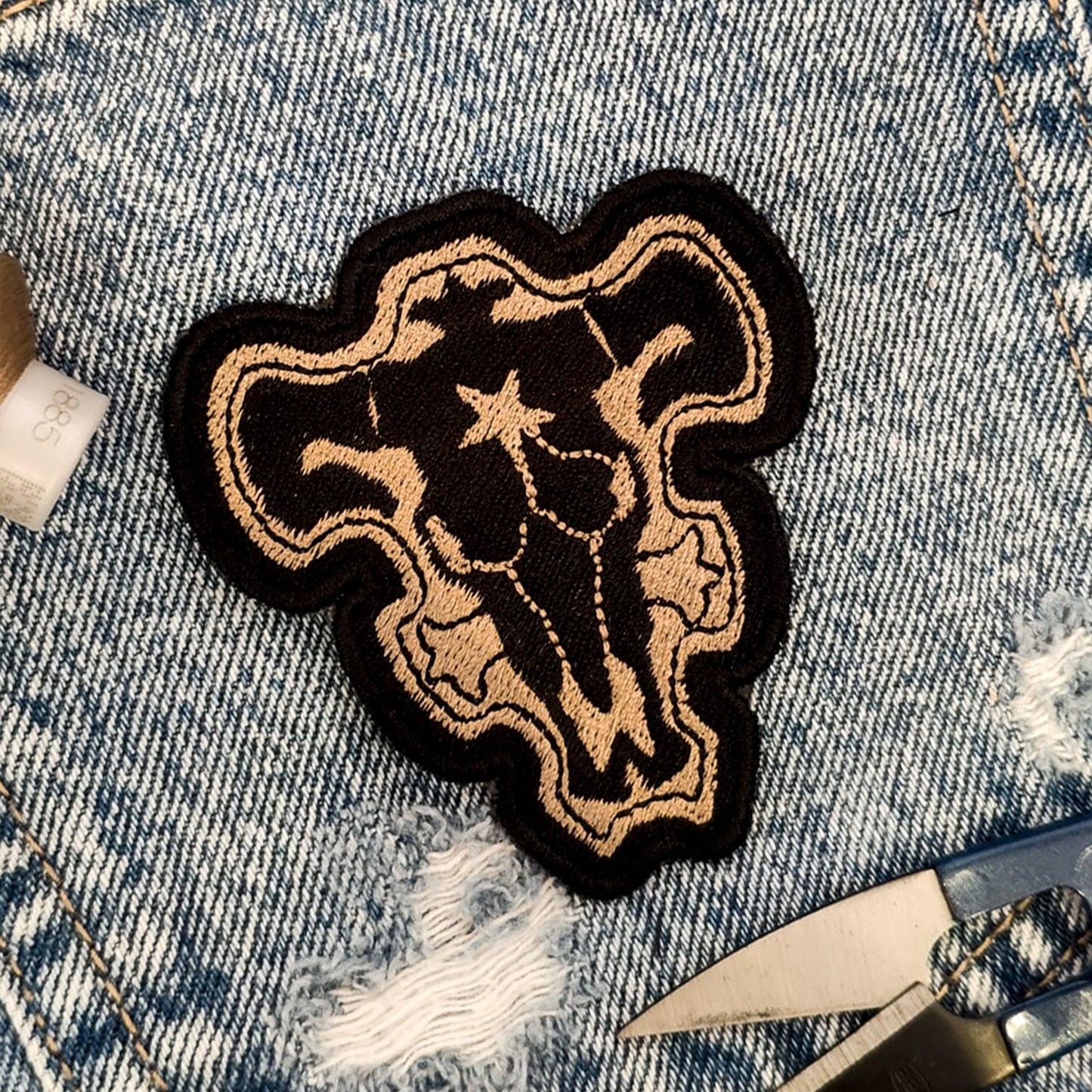 Parche Bordado Anime Black Clover Toros Negros - Valkynea