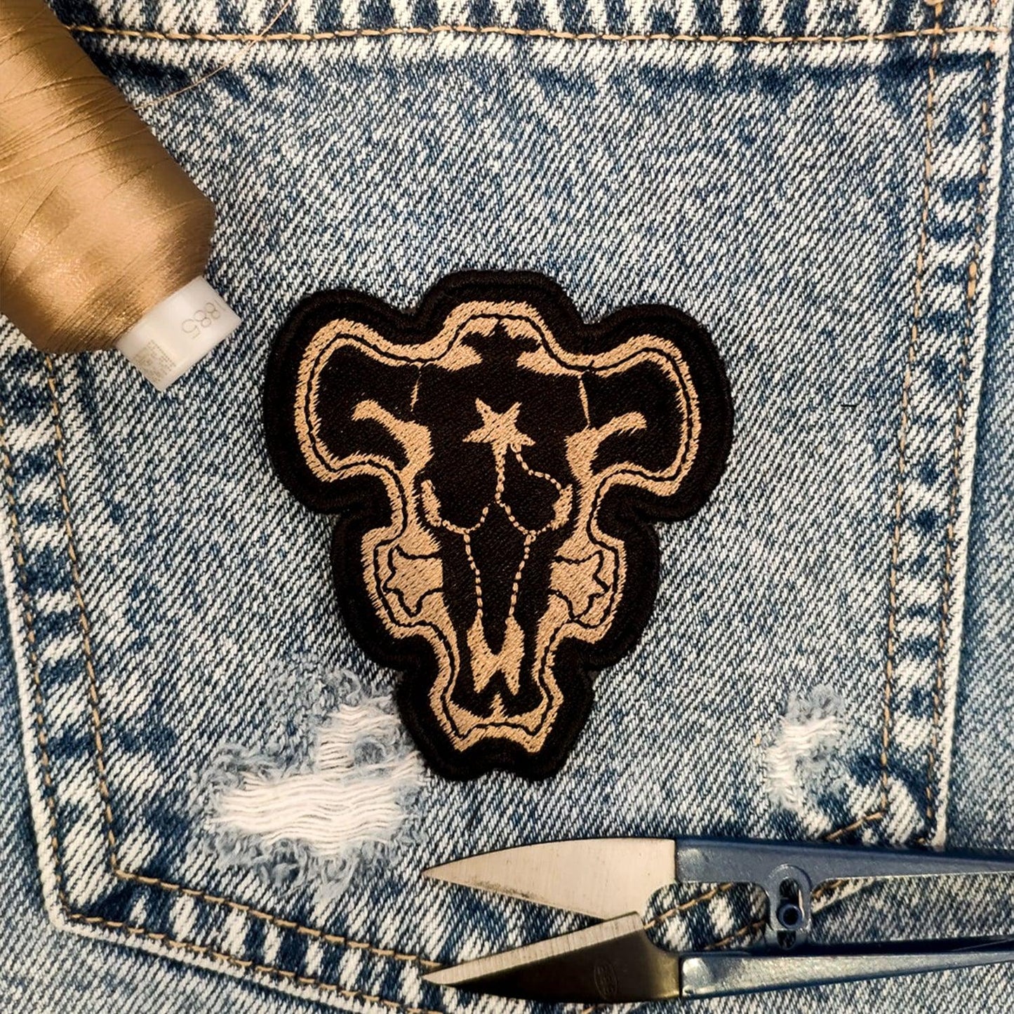 Parche Bordado Anime Black Clover Toros Negros - Valkynea