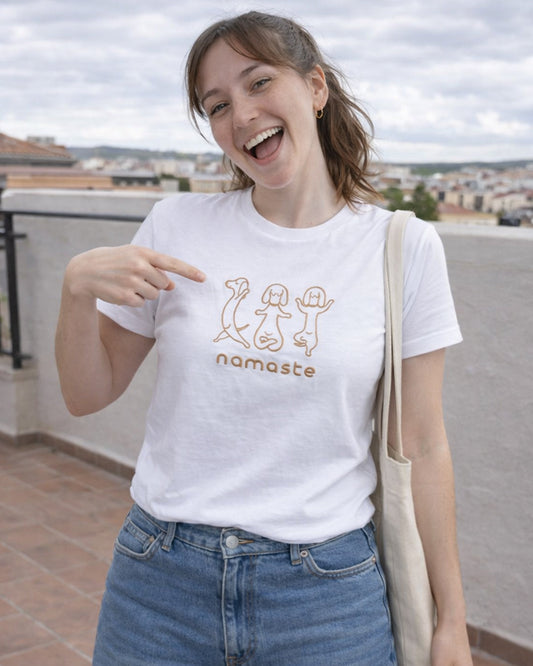 Camiseta Bordada Salchi Namasté - Valkynea