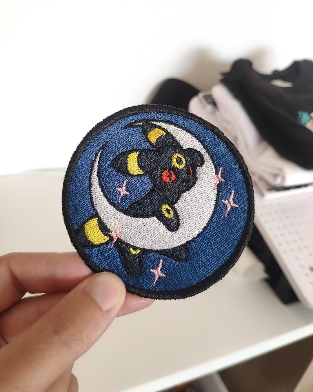 Parche Bordado Anime Umbreon 8cm - Valkynea