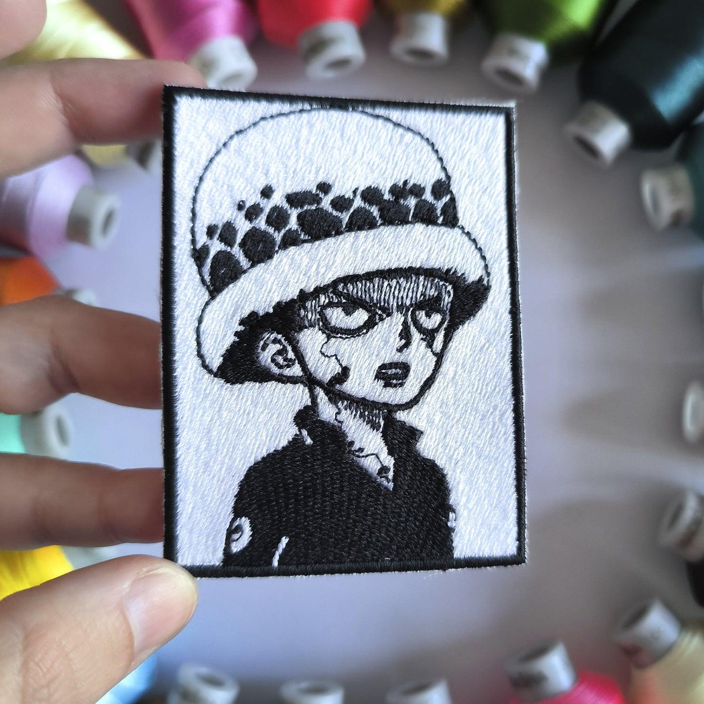 Parche Bordado Anime One Piece Law 8cm - Valkynea