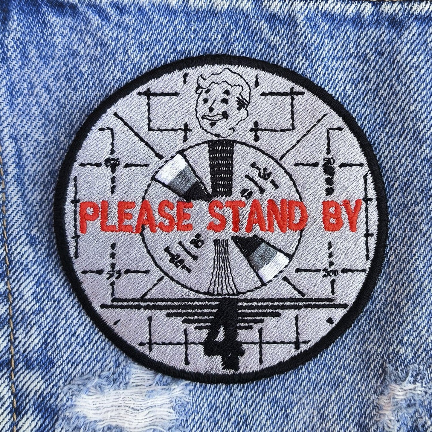 Parche Bordado Fallout Please Stand By - Valkynea