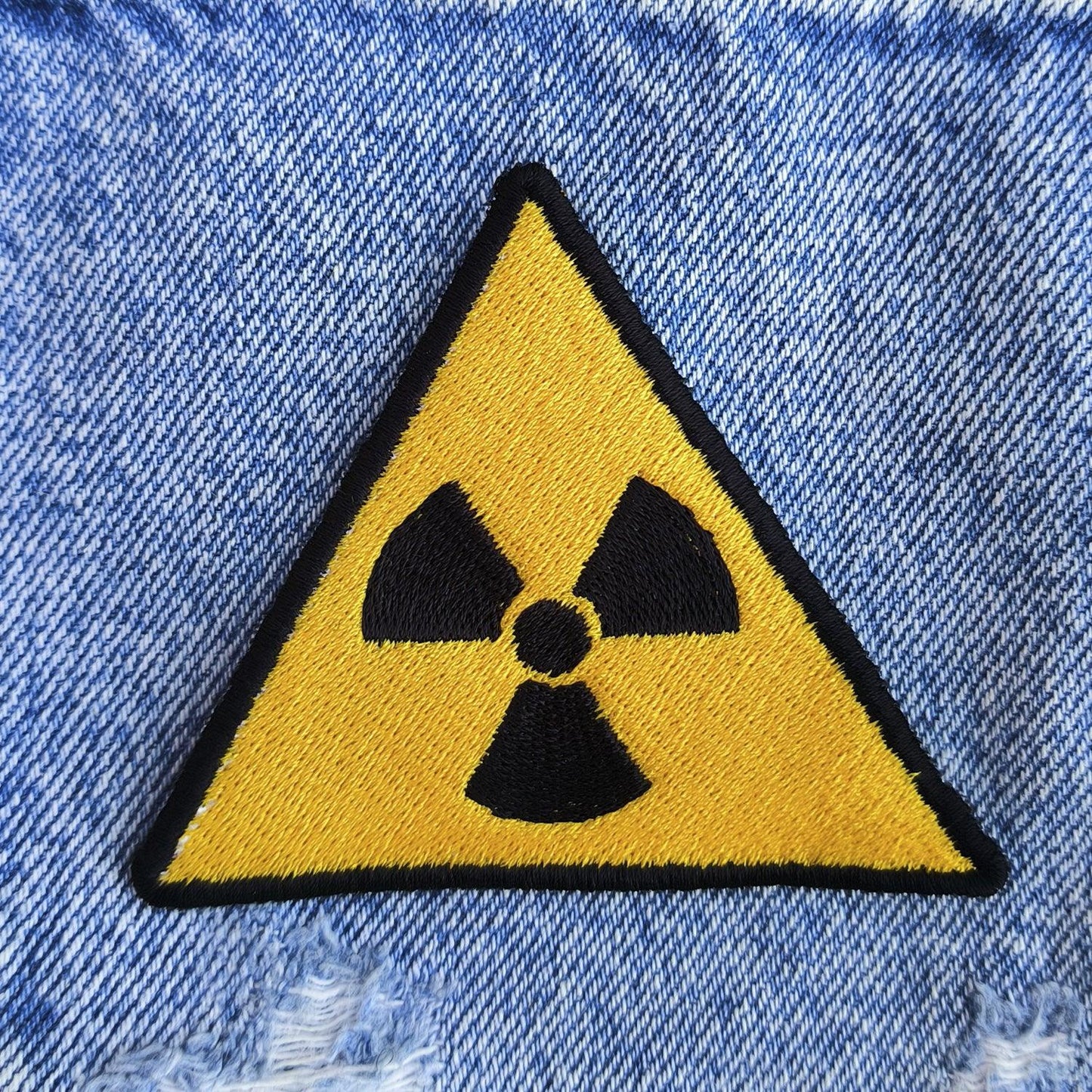 Parche Bordado Fallout Señal de Radiación - Valkynea